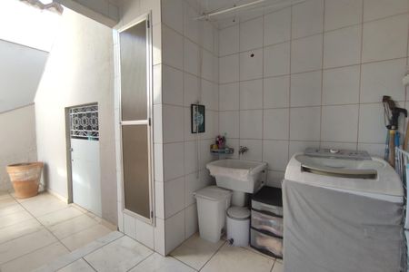 Casa de condomínio à venda com 243m², 4 quartos e 3 vagas Casa de condomínio à venda com 243m², 4 quartos e 3 vagasÁrea de Serviço