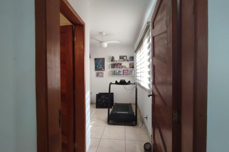 Casa de condomínio à venda com 243m², 4 quartos e 3 vagas Casa de condomínio à venda com 243m², 4 quartos e 3 vagasCorredor