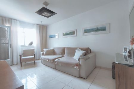 Casa de condomínio à venda com 243m², 4 quartos e 3 vagas Casa de condomínio à venda com 243m², 4 quartos e 3 vagasSala