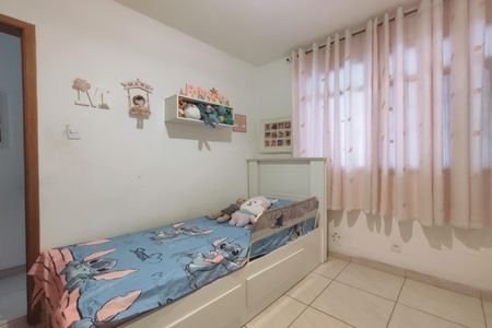 Casa de condomínio à venda com 243m², 4 quartos e 3 vagas Casa de condomínio à venda com 243m², 4 quartos e 3 vagasQuarto 2