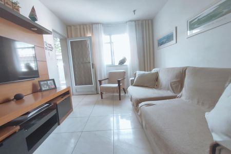 Casa de condomínio à venda com 243m², 4 quartos e 3 vagas Casa de condomínio à venda com 243m², 4 quartos e 3 vagasSala