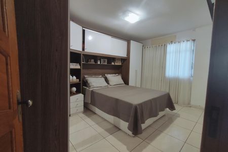 Casa de condomínio à venda com 243m², 4 quartos e 3 vagas Casa de condomínio à venda com 243m², 4 quartos e 3 vagasQuarto 1
