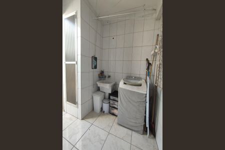 Casa de condomínio à venda com 243m², 4 quartos e 3 vagas Casa de condomínio à venda com 243m², 4 quartos e 3 vagasÁrea de Serviço