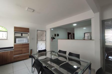 Casa de condomínio à venda com 243m², 4 quartos e 3 vagas Casa de condomínio à venda com 243m², 4 quartos e 3 vagasCozinha