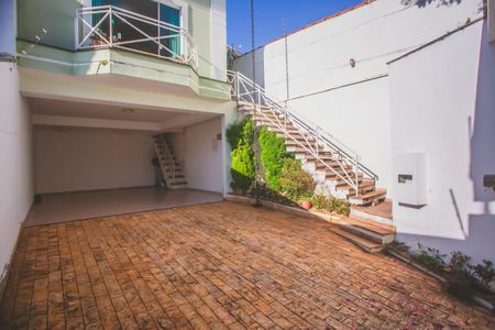 Casa à venda com 282m², 4 quartos e 4 vagas Casa à venda com 282m², 4 quartos e 4 vagasGaragem