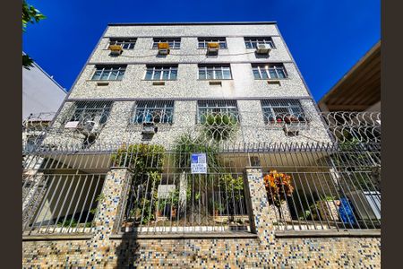 Apartamento à venda com 105m², 3 quartos e 1 vaga Apartamento à venda com 105m², 3 quartos e 1 vagaFachada