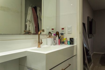 Apartamento à venda com 122m², 2 quartos e 2 vagas Apartamento à venda com 122m², 2 quartos e 2 vagasBanheiro da Suíte 1