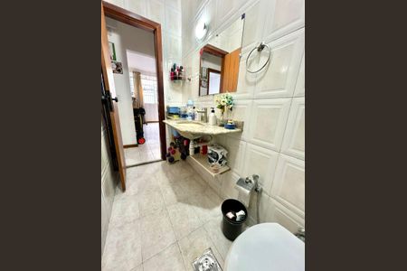 Casa à venda com 62m², 2 quartos e 1 vaga Casa à venda com 62m², 2 quartos e 1 vagaBanheiro