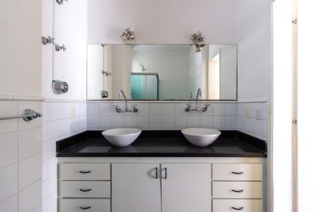 Apartamento à venda com 134m², 3 quartos e 1 vaga Apartamento à venda com 134m², 3 quartos e 1 vagaBanheiro da Suíte