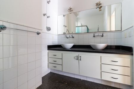 Apartamento à venda com 134m², 3 quartos e 1 vaga Apartamento à venda com 134m², 3 quartos e 1 vagaBanheiro da Suíte