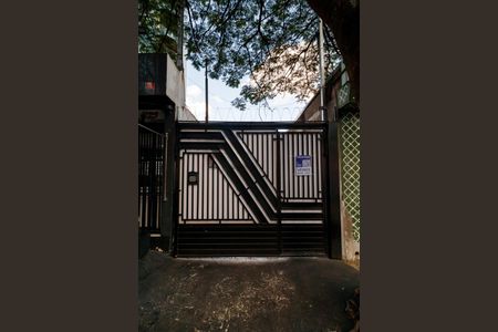 Casa à venda com 260m², 1 quarto e 2 vagas Casa à venda com 260m², 1 quarto e 2 vagasFachada e Placa