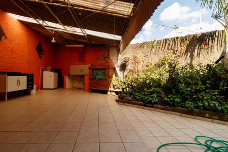 Casa à venda com 260m², 1 quarto e 2 vagas Casa à venda com 260m², 1 quarto e 2 vagasÁrea externa