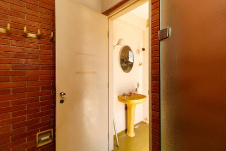 Casa à venda com 530m², 4 quartos e 3 vagas Casa à venda com 530m², 4 quartos e 3 vagasPiscina - Banheiro