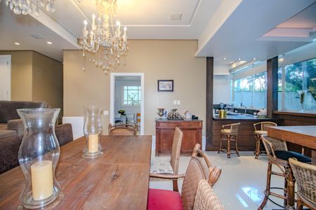 Casa de condomínio à venda com 559m², 3 quartos e 4 vagas Casa de condomínio à venda com 559m², 3 quartos e 4 vagasCopa