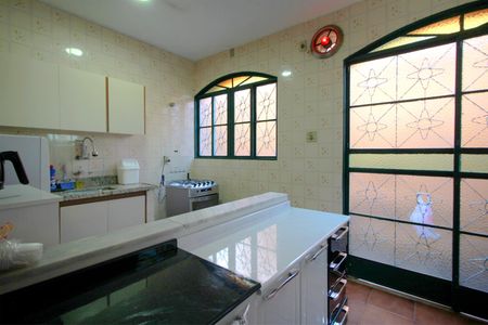 Casa à venda com 200m², 3 quartos e 3 vagasCozinha