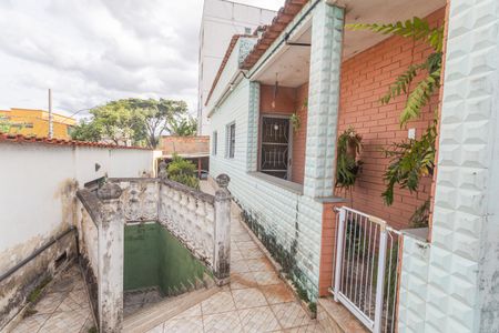 Casa à venda com 215m², 5 quartos e 2 vagasEntrada 