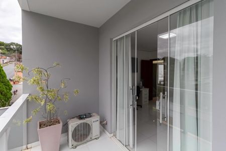 Casa à venda com 234m², 4 quartos e 4 vagas Casa à venda com 234m², 4 quartos e 4 vagasVaranda da suíte