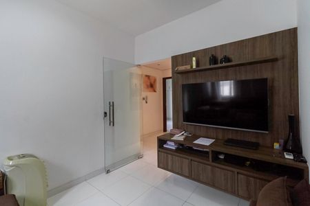 Casa à venda com 234m², 4 quartos e 4 vagas Casa à venda com 234m², 4 quartos e 4 vagasSala de TV