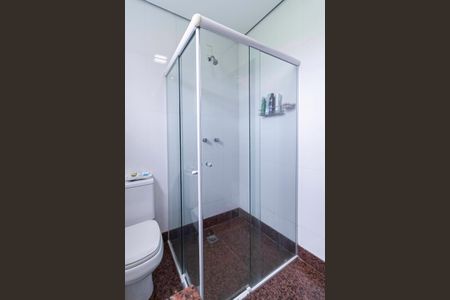 Casa à venda com 234m², 4 quartos e 4 vagas Casa à venda com 234m², 4 quartos e 4 vagasBanheiro social