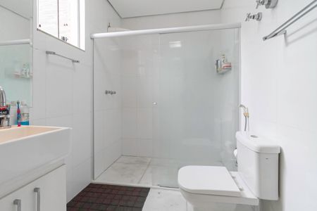 Casa à venda com 234m², 4 quartos e 4 vagas Casa à venda com 234m², 4 quartos e 4 vagasBanheiro da suíte