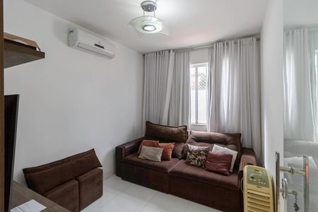 Casa à venda com 234m², 4 quartos e 4 vagas Casa à venda com 234m², 4 quartos e 4 vagasSala de TV