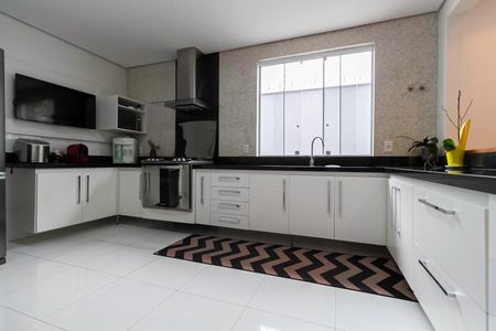 Casa à venda com 234m², 4 quartos e 4 vagas Casa à venda com 234m², 4 quartos e 4 vagasCozinha