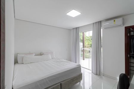 Casa à venda com 234m², 4 quartos e 4 vagas Casa à venda com 234m², 4 quartos e 4 vagasSuíte