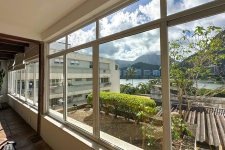 Apartamento à venda com 230m², 2 quartos e 2 vagas Apartamento à venda com 230m², 2 quartos e 2 vagasSala