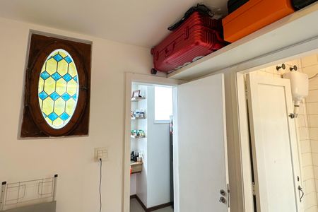 Apartamento à venda com 230m², 2 quartos e 2 vagas Apartamento à venda com 230m², 2 quartos e 2 vagasQuarto de Serviço