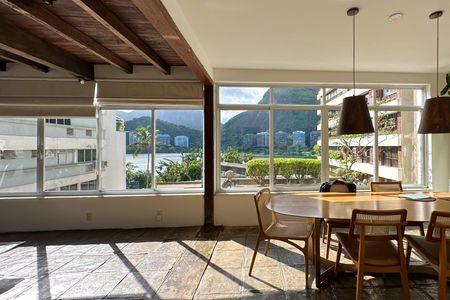 Apartamento à venda com 230m², 2 quartos e 2 vagas Apartamento à venda com 230m², 2 quartos e 2 vagasSala