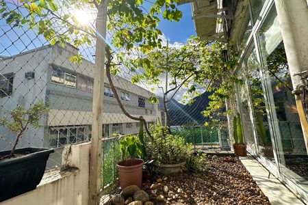 Apartamento à venda com 230m², 2 quartos e 2 vagas Apartamento à venda com 230m², 2 quartos e 2 vagasÁrea de Serviço