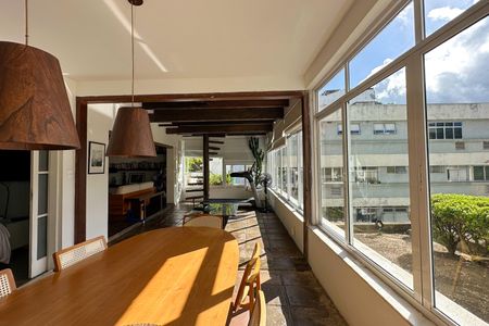 Apartamento à venda com 230m², 2 quartos e 2 vagas Apartamento à venda com 230m², 2 quartos e 2 vagasSala