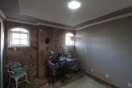 Casa à venda com 1860m², 5 quartos e 8 vagasEscritório da Suite 1