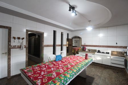 Casa à venda com 1860m², 5 quartos e 8 vagasCozinha