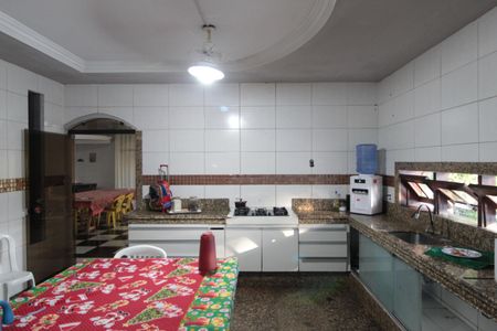 Casa à venda com 1860m², 5 quartos e 8 vagasCozinha