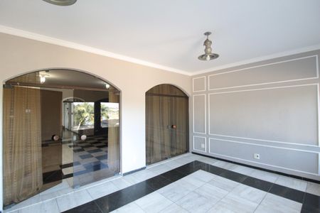 Casa à venda com 1860m², 5 quartos e 8 vagasSala 2