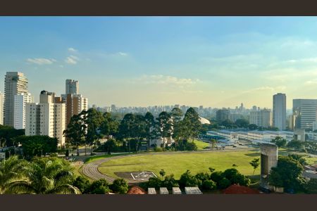 Apartamento à venda com 230m², 4 quartos e 4 vagas Apartamento à venda com 230m², 4 quartos e 4 vagasVista da Varanda