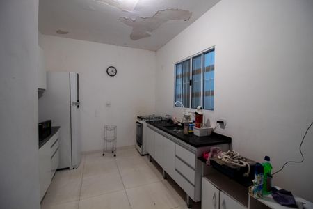 Casa à venda com 65m², 2 quartos e 5 vagas Casa à venda com 65m², 2 quartos e 5 vagasCozinha