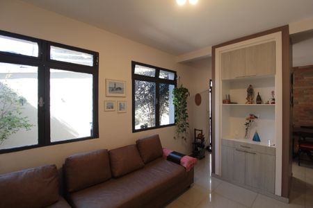 Casa de condomínio à venda com 158m², 3 quartos e 2 vagasSala de TV