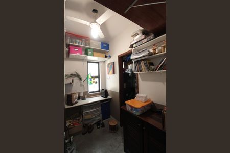 Casa de condomínio à venda com 158m², 3 quartos e 2 vagasÁrea de Serviço