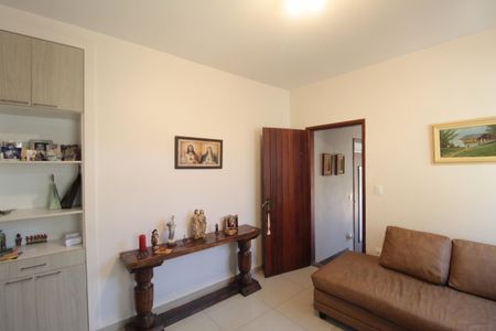 Casa de condomínio à venda com 158m², 3 quartos e 2 vagasSala de TV