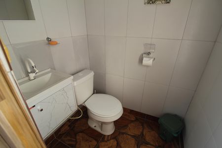 Casa à venda com 180m², 2 quartos e 1 vagaQuintal - Banheiro