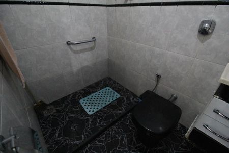 Casa à venda com 180m², 2 quartos e 1 vagaÁrea de serviço - Banheiro