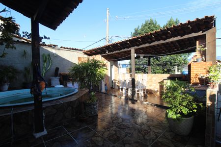 Casa à venda com 180m², 2 quartos e 1 vagaQuintal