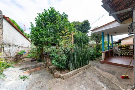 Casa à venda com 360m², 3 quartos e 4 vagas Casa à venda com 360m², 3 quartos e 4 vagasQuintal