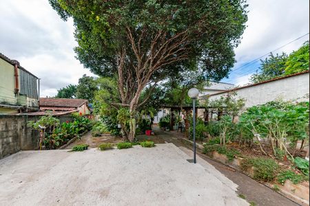 Casa à venda com 360m², 3 quartos e 4 vagas Casa à venda com 360m², 3 quartos e 4 vagasQuintal