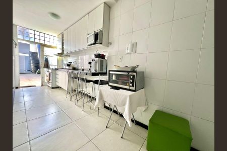 Casa à venda com 118m², 3 quartos e 2 vagas Casa à venda com 118m², 3 quartos e 2 vagasCozinha