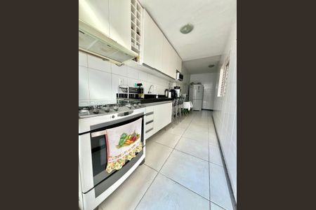 Casa à venda com 118m², 3 quartos e 2 vagas Casa à venda com 118m², 3 quartos e 2 vagasCozinha