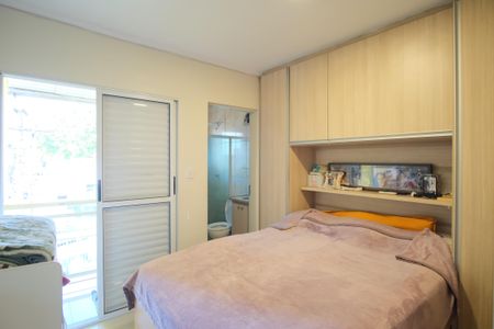 Casa à venda com 240m², 3 quartos e 2 vagasSuíte