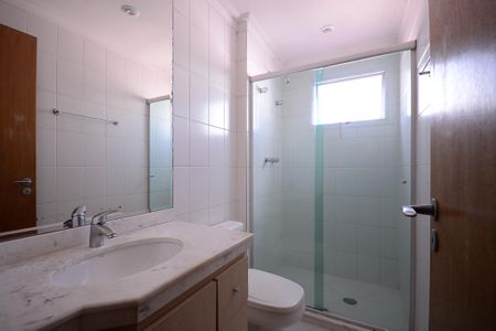 Apartamento à venda com 125m², 3 quartos e 3 vagas Apartamento à venda com 125m², 3 quartos e 3 vagasBanheiro da Suíte 1